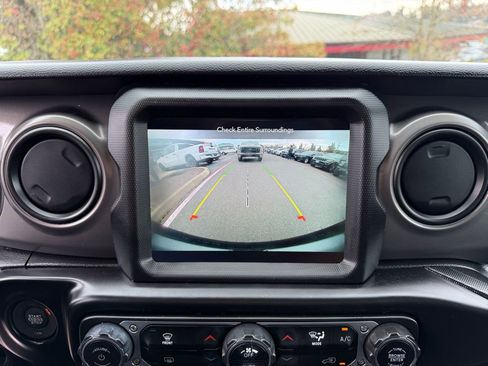 Used 2022 Jeep Wrangler Sport S image 21