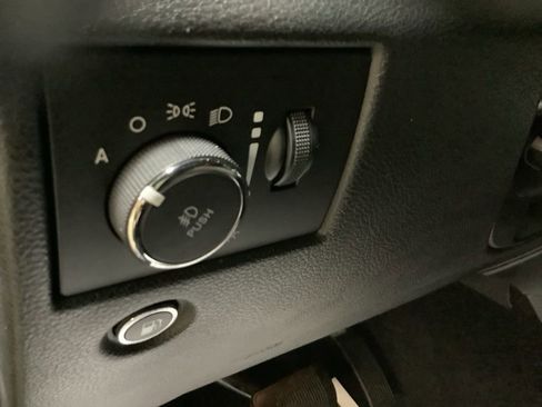 Used 2021 Jeep Grand Cherokee Laredo image 22