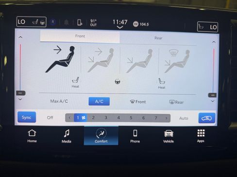 Used 2024 Chrysler Pacifica Touring-L FWD image 18