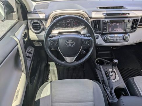 Used 2018 Toyota RAV4 XLE AWD/4WD image 18