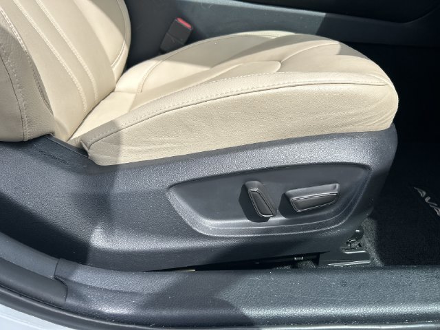 Used 2020 Toyota Avalon XLE w/ Moonroof Package FWD image 37