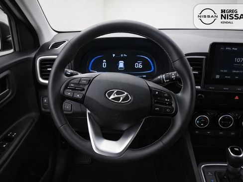 Used 2025 Hyundai Venue SEL FWD image 9