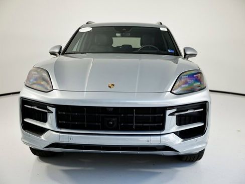 Certified 2025 Porsche Cayenne AWD/4WD image 10