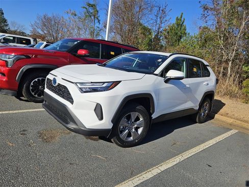 Used 2023 Toyota RAV4 XLE image 3
