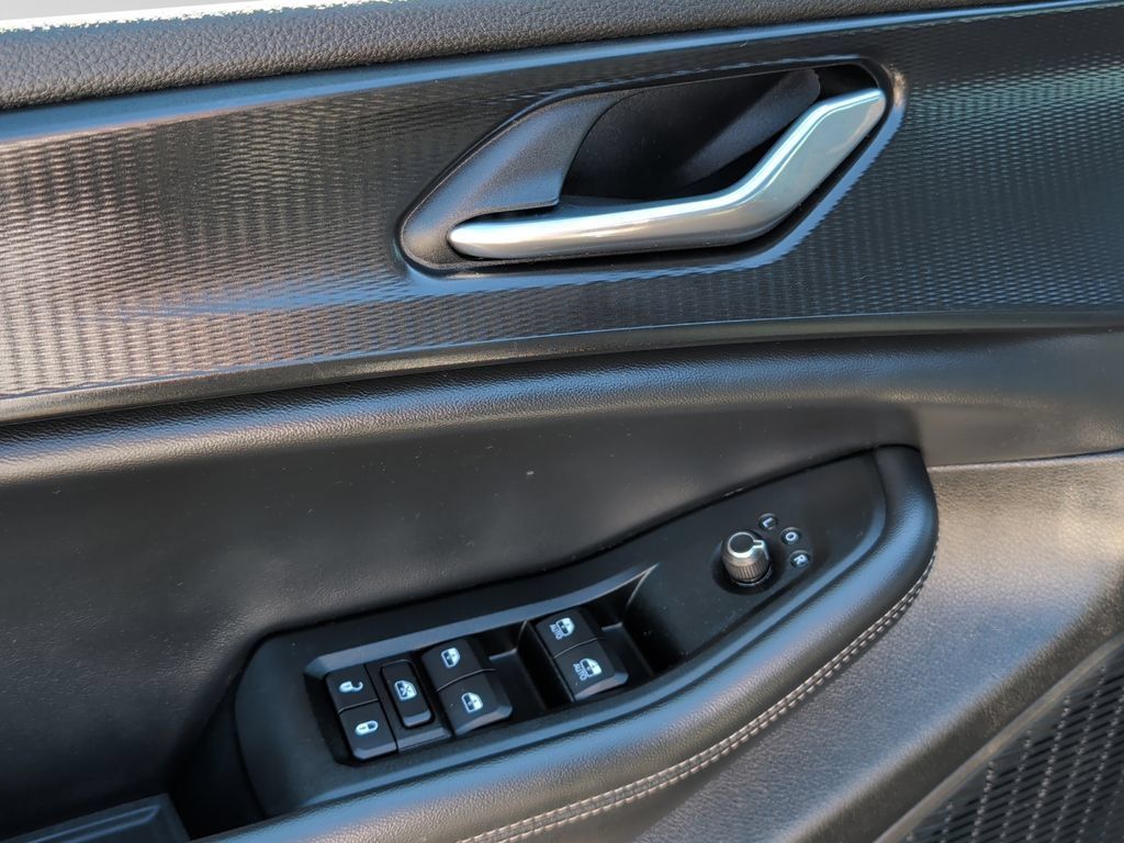 Used 2025 Jeep Grand Cherokee Altitude AWD/4WD image 15