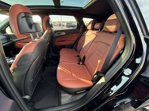 Used 2025 Kia Sportage SX image 23