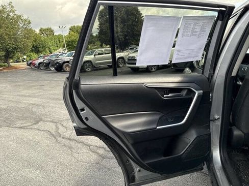 Used 2022 Toyota RAV4 XLE image 10
