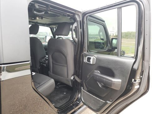 Used 2021 Jeep Gladiator Sport image 17