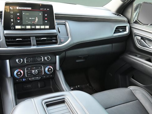 Used 2022 GMC Yukon SLT w/ SLT Premium Package AWD/4WD image 11