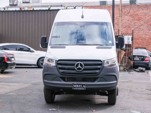 Used 2025 Mercedes-Benz Sprinter 3500 image 2