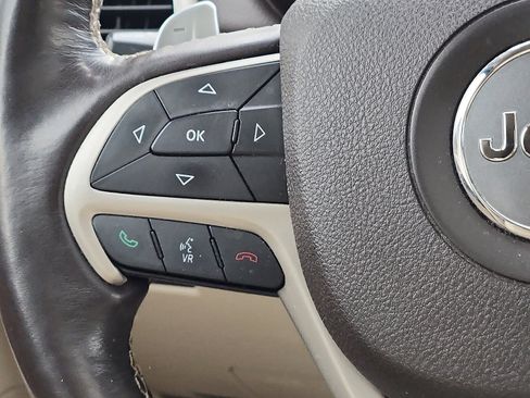 Used 2017 Jeep Grand Cherokee Overland image 14