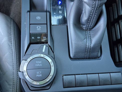 Certified 2025 Toyota Tacoma SR5 image 32