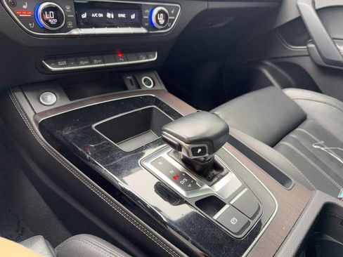 Used 2021 Audi Q5 2.0T Premium Plus w/ Premium Plus Package AWD/4WD image 24