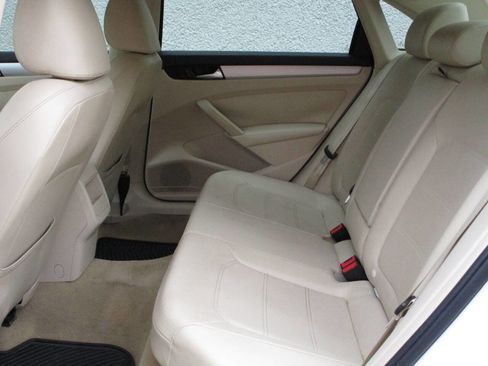 Used 2012 Volkswagen Passat 2.5 SE image 13