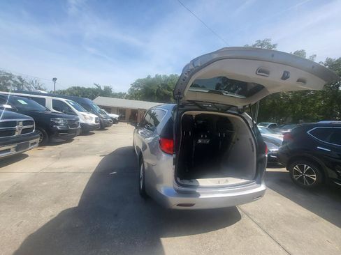 Used 2017 Chrysler Pacifica Touring w/ Tire & Wheel Group FWD image 42