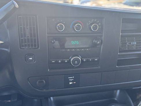 Used 2010 Chevrolet Express 3500 RWD image 16