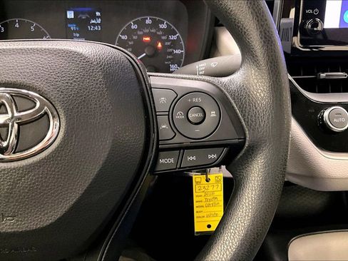 Used 2025 Toyota Corolla LE FWD image 18