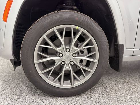 New 2025 Jeep Grand Cherokee L Summit w/ MOPAR Finishing Package image 9