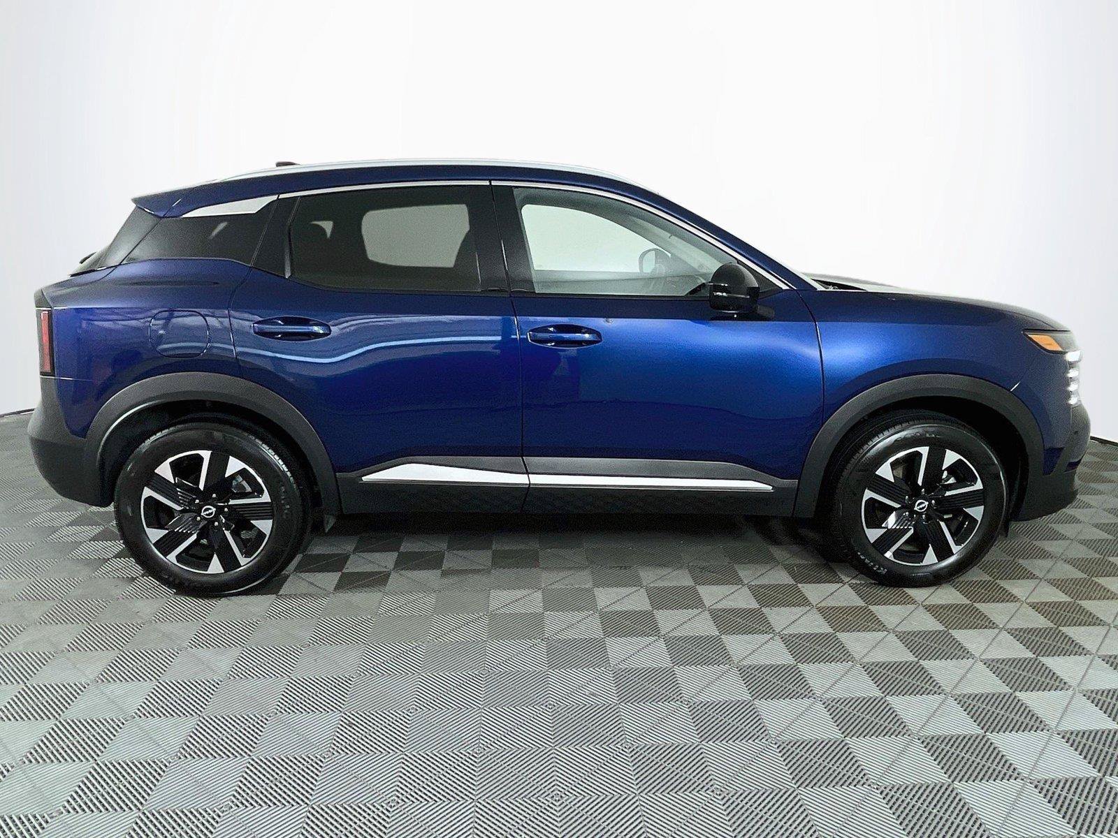 Used 2026 Nissan Kicks SR AWD/4WD image 11