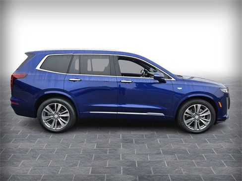 Certified 2025 Cadillac XT6 Premium Luxury image 4