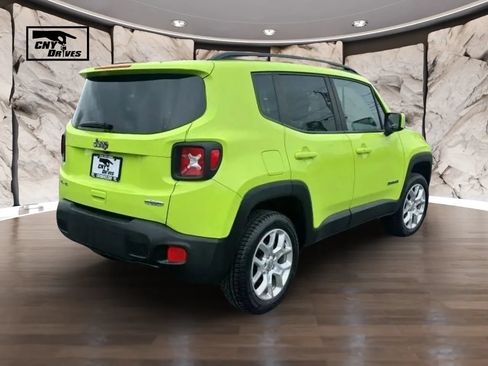Used 2018 Jeep Renegade Latitude AWD/4WD image 5