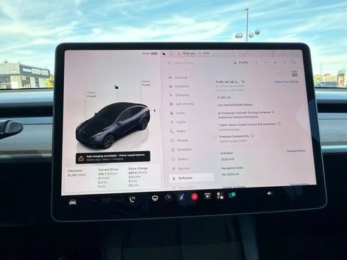 Used 2024 Tesla Model Y Long Range AWD/4WD image 26