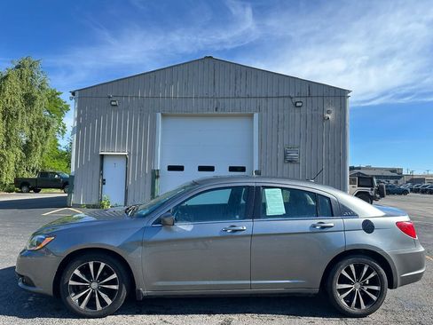 Used 2012 Chrysler 200 S FWD image 9