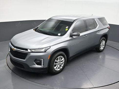 Used 2023 Chevrolet Traverse LS FWD image 16