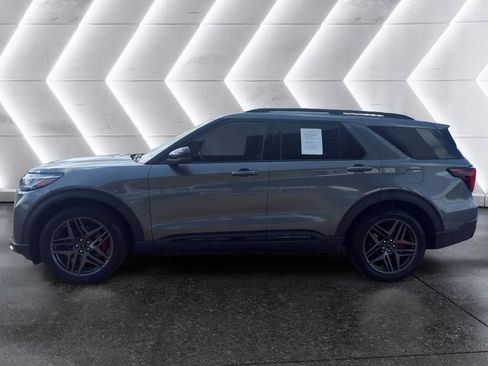 Used 2025 Ford Explorer ST AWD/4WD image 3