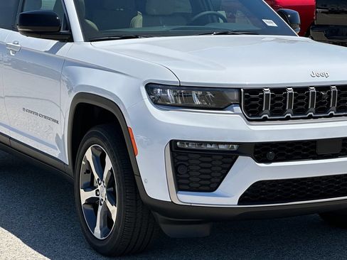 New 2026 Jeep Grand Cherokee L Limited w/ Luxury Tech Group II AWD/4WD image 11