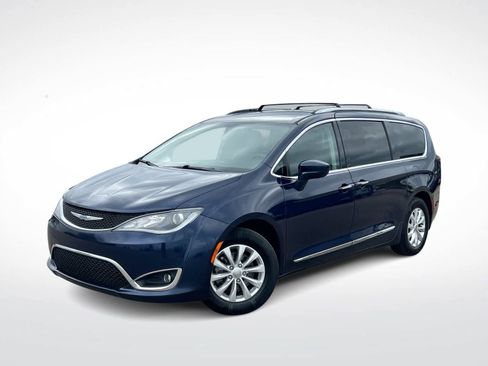 Used 2018 Chrysler Pacifica Touring-L Plus FWD image 1