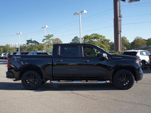 Used 2024 Chevrolet Silverado 1500 Custom image 17