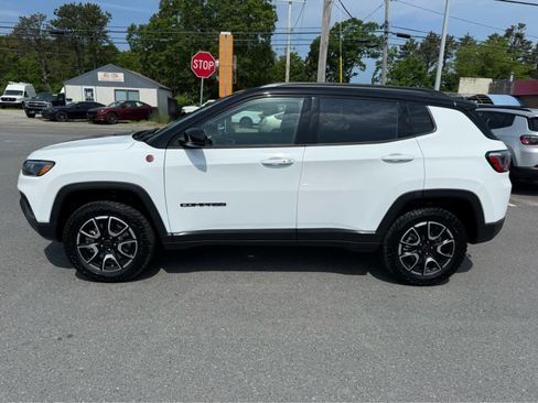 Used 2026 Jeep Compass Trailhawk w/ Sun, Sound & Navigation Group AWD/4WD image 5
