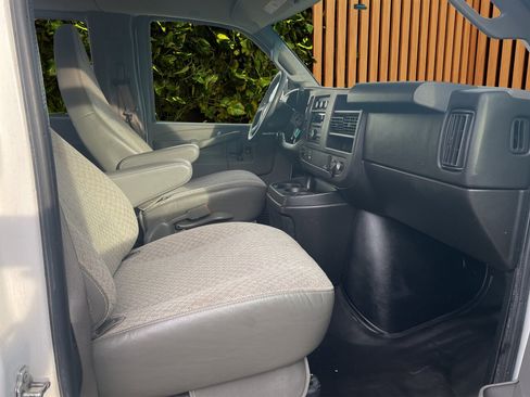 Used 2016 Chevrolet Express 2500 LT w/ LT Preferred Equipment Group image 11