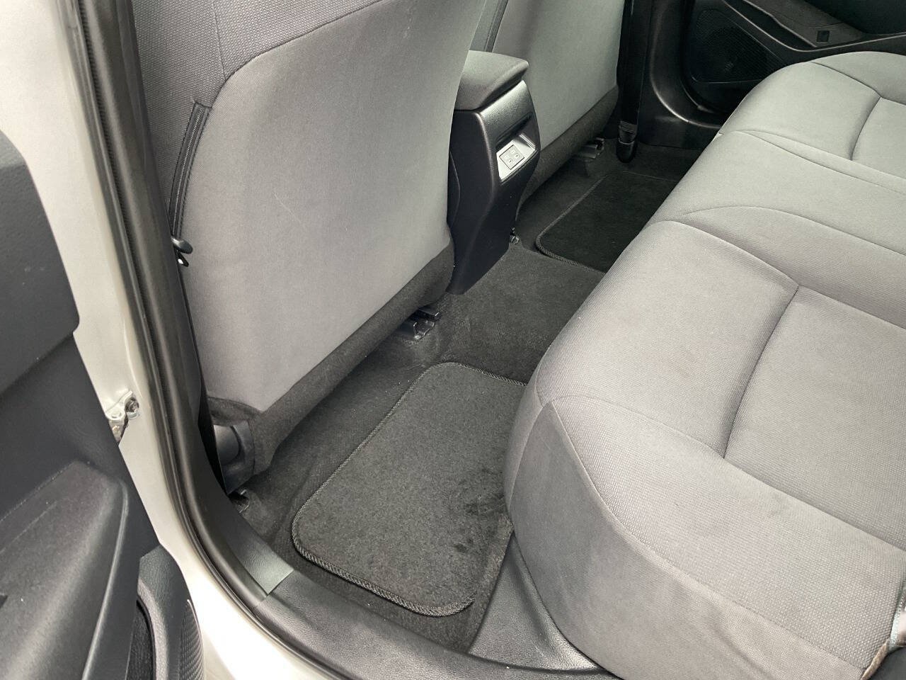 Used 2025 Toyota Corolla LE FWD image 37