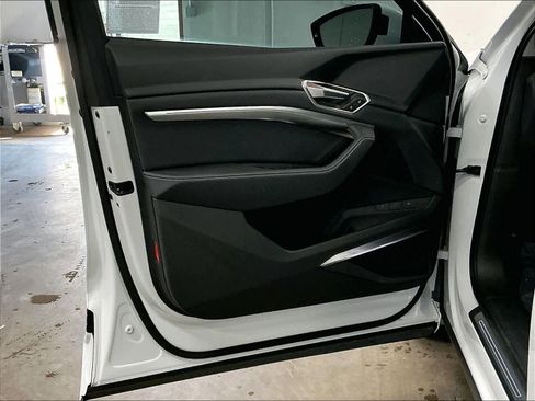 Certified 2024 Audi Q8 e-tron Premium Plus w/ Premium Plus Package image 26