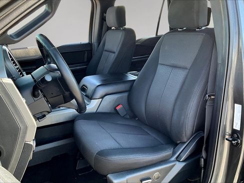 Used 2019 Ford Expedition XLT image 21