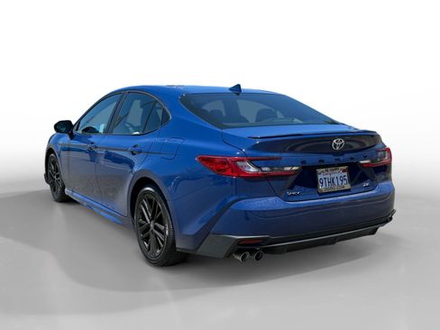 Used 2025 Toyota Camry SE FWD image 3