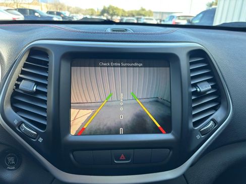 Used 2015 Jeep Cherokee Trailhawk w/ Comfort/Convenience Group image 25