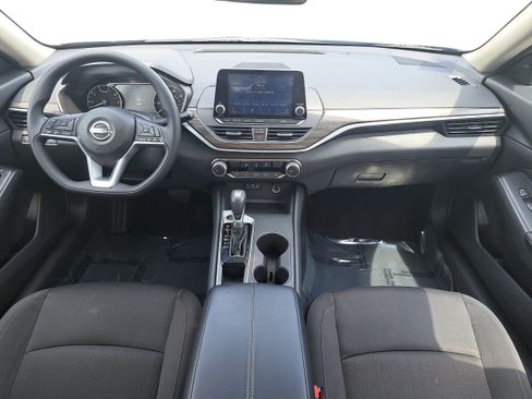 Used 2025 Nissan Altima 2.5 SV FWD image 9