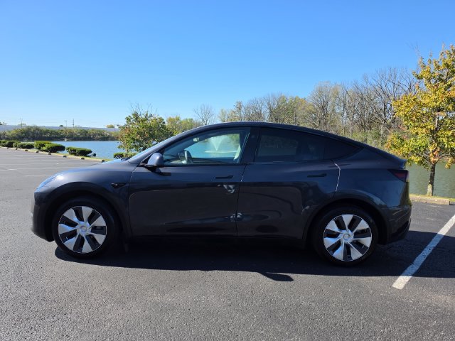 Used 2024 Tesla Model Y Long Range AWD/4WD image 10