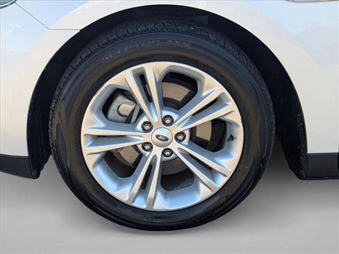 Used 2014 Ford Taurus SEL w/ Equipment Group 201A FWD image 23