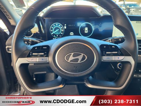 Used 2025 Hyundai Elantra SEL image 12