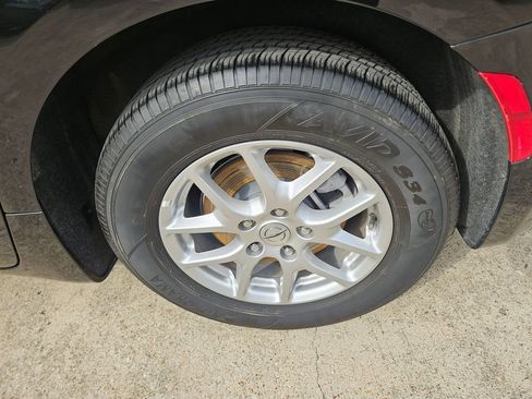 Used 2025 Chrysler Pacifica Select image 25