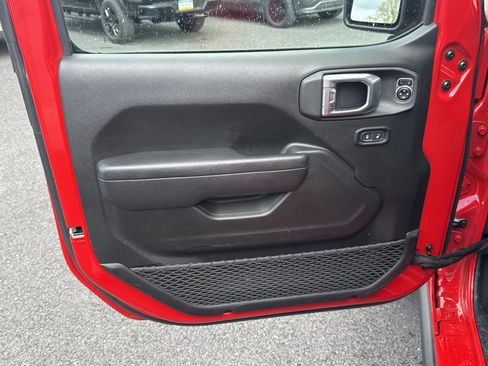 Used 2024 Jeep Wrangler Unlimited Rubicon image 18