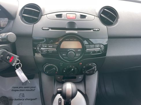 Used 2014 MAZDA MAZDA2 Touring FWD image 13