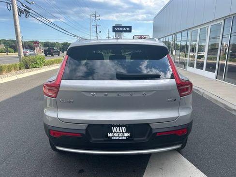 Used 2025 Volvo XC40 B5 Core AWD/4WD image 4