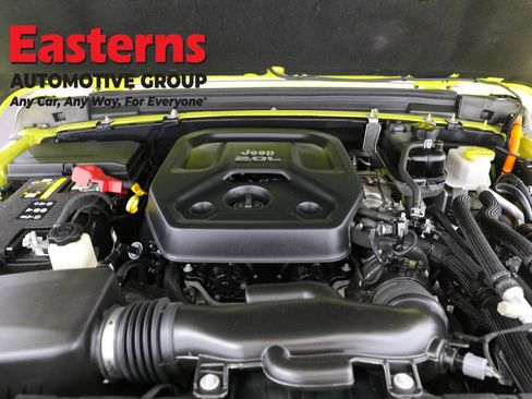 Used 2022 Jeep Wrangler Unlimited Sahara w/ Cold Weather Group AWD/4WD image 7