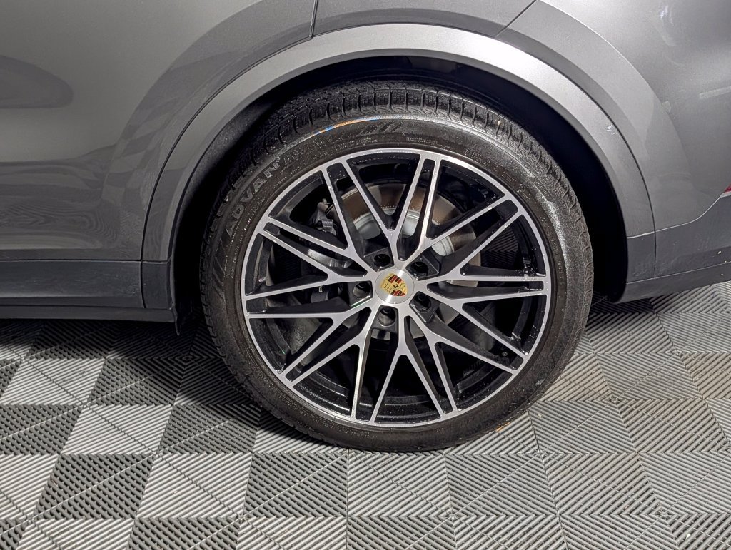 Certified 2024 Porsche Cayenne Coupe AWD/4WD image 12
