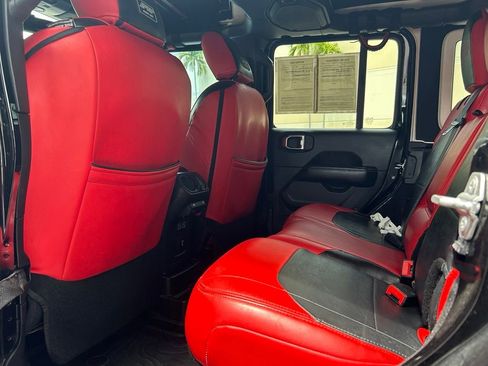 Used 2018 Jeep Wrangler Unlimited Sahara AWD/4WD image 46